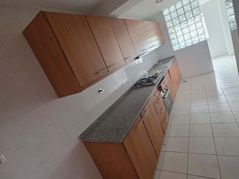 Temos disponivel para venda um edifício. Construção nova.