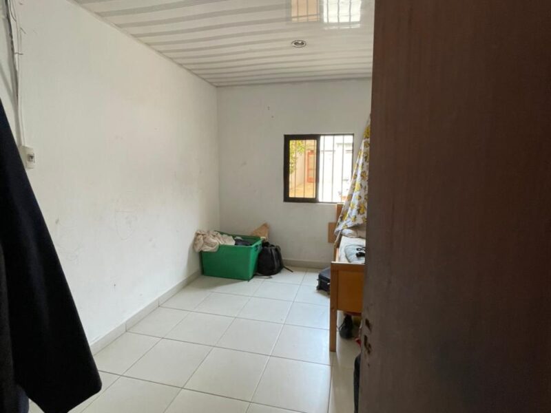 ARRENDA-SE ESTA MORADIA TIPOLOGIA T3 ( COM PRIVACIDADE ) BEIRA À ESTRADA