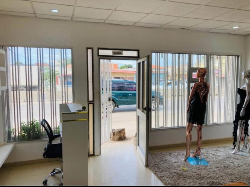 ESPAÇO COMERCIAL MÉDIO AO PÉ DA ESTRADA✅