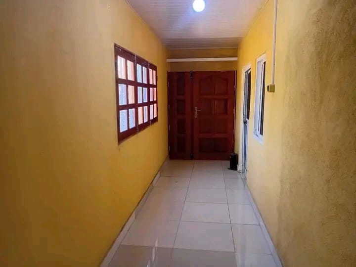 VIVENDA V7 + 2 ESPAÇOS COMERCIAIS À VENDA
