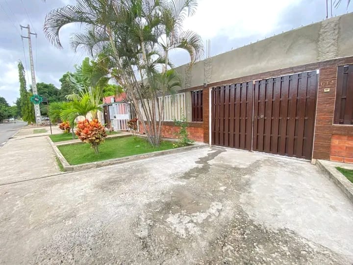 VIVENDA V7 + 2 ESPAÇOS COMERCIAIS À VENDA