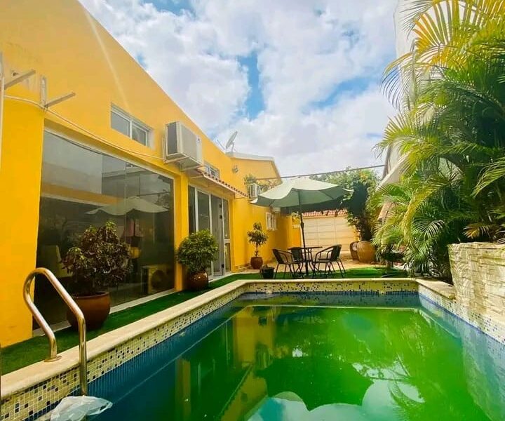 VENDE-SE RESIDÊNCIA DE ALTO PADRÃO – CONDOMÍNIO PALANCA NEGRA |