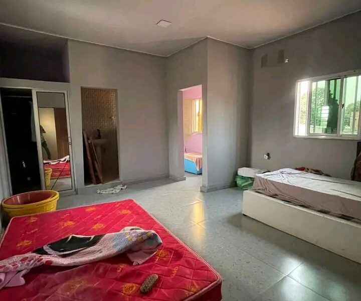 VENDE-SE VIVENDA V3+SUÍTE RÉS DO CHÃO & 1°ANDAR EM VIANA