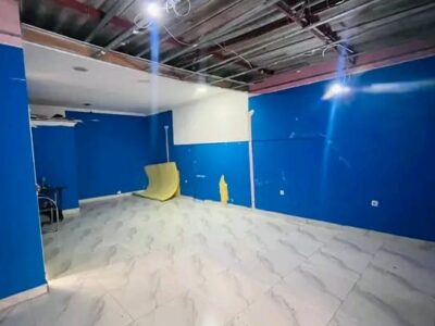 VENDE-SE ESTABELECIMENTO OU ESPAÇO COMERCIAL NO CENTRO/CEDE DA VILA DE VIANA ZONA TOTALMENTE COMERCIAL