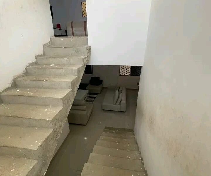 CASA A VENDA 1°ADAR T5