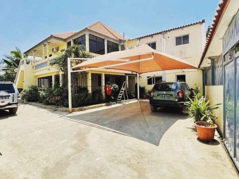 À VENDA DESLUMBRANTE VIVENDA V10