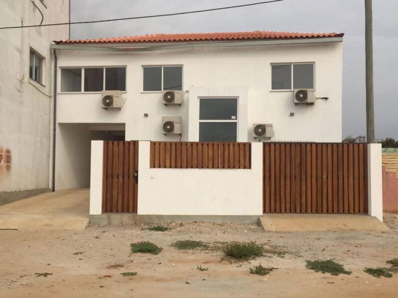 MORADIA T4 À VENDA!